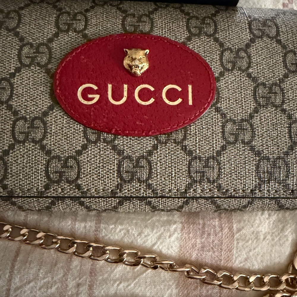 Gucci Neo GG Supreme long wallet w/added Chain in Beige Canvas and Red leather. - Picture 2 of 6